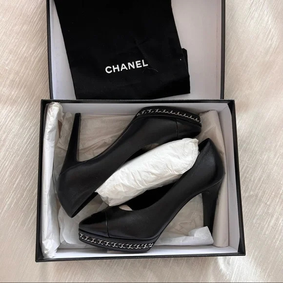 Chanel Black Lambskin Pumps size 38.5 - Picture 3 of 7